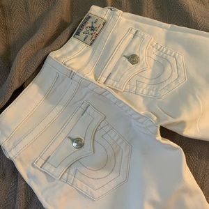 TRUE RELIGION WHITE CAPRI JEANS